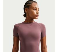 Haut à manches courtes Dri-FIT Nike Universa pour femme Tattoo/Tattoo/Burgundy Crush M (FR 42-44)