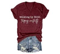 Hauts d'été pour femmes - T-shirt décontracté à manches courtes et col rond - T-shirt à slogan « Walking By Faith Tripping Constantly » - Doux et respirant, bordeaux, L