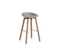 HAY About a Stool AAS 32 - Hauteur d'assise 75 cm - patins plastique - fall green 2.0 - noyer verni (à base d'eau) - repose-pied acier inoxydable