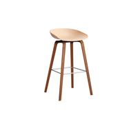 HAY About a Stool AAS 32 - Hauteur d'assise 75 cm - patins plastique - pale peach 2.0 - noyer verni (à base d'eau) - repose-pied acier inoxydable