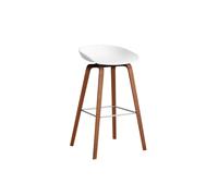 HAY About a Stool AAS 32 - white 2.0 - noyer verni (à base d'eau) - repose-pied acier inoxydable - Hauteur d'assise 75 cm - patin en feutrine