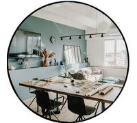 HBCY Creations Miroir mural rond noir de 61 cm pour entrée, salle de bain, salon et plus encore, miroir moderne minimaliste pour un design et décoration rustiques et bohèmes