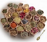 Herbes séchées pour fournitures et outils de sorcellerie - 30 herbes Wiccan pour la protection, la magie des herbes, les sorts, les fournitures d'autel Wicca - Cuillère en cristal incluse