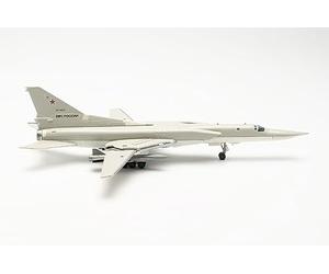 herpa Maquette Avion Russian Air Force Tupolev TU-22M3 Backfire, Dyagilevo Air Base - RF-34075/24 Red, echelle 1/200, Model, pièce de Collection, d'avion avec Support, Figurine Metal
