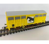 HJ6232 sncf wagon fermé à 2 essieux Gs transport chevaux livrée jaune EPIII HO