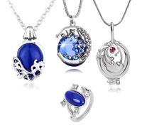 HJYZY The Vampire bijoux autocollants Set - Katherine Elena Médaillon ouvrant verveine et galaxie - Pendentif en forme de croissant de lune cosmique 4 pièces