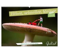 Höher, schneller, kleiner - Miniaturen in unserem Alltag (Wandkalender 2026 DIN A2 quer), CALVENDO Monatskalender: Kleine Figuren, die sonst nur in ... Jedes Foto lädt zum Schmunzeln ein.
