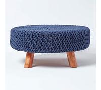 HOMESCAPES Pouf tressé en Tricot et Pieds en Bois, Coloris Bleu Marine, 62x62x30 cm