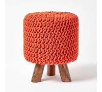 HOMESCAPES Pouf tressé en Tricot et Pieds en Bois, Coloris Orange, 32x32x42 cm