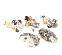 Homoyoyo Lot de 5 Broches Astronaute en Alliage pour Paquet et Écharpe, Style Cartoon Unique, Haute Dureté et Couleurs Variées, Accessoires Fantaisie pour Femmes et Garçon et Filles