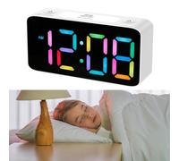 Horloge numérique LED, Réveil Ultra Bruyant avec Veilleuse 7 Couleurs et 4 Luminosités Réglables, Horloge Digitale RGB avec USB/Pile/Snooze/12/24H pour Enfant Adulte Maison Bureau Chambre (Blanc)