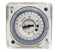 Horloge programmable encastrable pour équipements de piscine