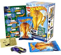 Hot Wheels Assortiment 10 Voitures Cadeaux à l’échelle 1/64 dans Un Emballage Individuel avec Autocollants dorés, à Collectionner, Jouet Enfant, Dès 3 Ans, HGJ94