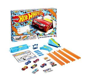 Hot Wheels Coffret Célébration pour Les Fans de Petites Voitures avec 6 véhicules, Pistes, Lanceur et Accessoires Inclus, Jouet pour Enfant, GWN96