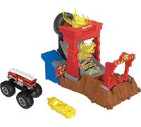 Hot Wheels Coffret de Jeu Monster Trucks Arena Smashers 5-Alarm Défi Incendie avec Un Camion-Jouet à 5 alarmes et 1 Voiture écrasable, Jouet Enfant, Dès 4 Ans, HNB90