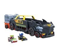 Hot Wheels RacerVerse Batman Évasion Voiture et piste avec véhicule qui se transforme en piste de course 3 voies avec 1 Batman en métal et 1 voiture de course Joker, HXN21