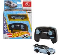 Hot Wheels Voiture Jouet télécommandée, télécommande complète à l'échelle 1:64 Ford Mustang, Bouton Booster pour Course et Cascade sur ou Hors Piste, Recharge avec câble USB