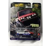 Hot Wheels Voiture jouet de collection Premium Car Culture, échelle 1:64 moulée sous pression Datsun King Cab Baja Custom, véhicule Terra Trek avec pneus Real Riders