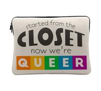 Housse Ordinateur et Tablette Aspect Lin - Started in The Closet Now We're Queer LGBTQ+ Gay Lesbian - 12-13 Pouces Pochette de Protection PC Portable Imprimé en France