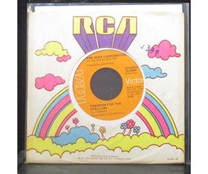 Hues Corporation, The - Freedom For The Stallion / Off My Cloud - RCA Victor - 74-0900