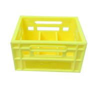 HUSHUI Modèle de Panier à Bière Miniature Léger et Durable pour Bricolage Décor de Bar de Maison de Poupée 1.5x1.2x0.8in Boîte à Bière en Plastique (Jaune)