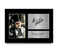 HWC Trading A4 Danny DeVito Batman The Penguin Oswald Cobblepot Cadeaux Imprimé Signé Autographe Photo pour les fans de cinéma - A4