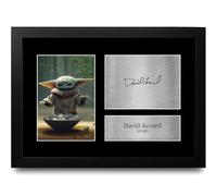 HWC Trading David Accord The Mandalorian Grogu Cadeaux Imprimé Signé Autographe Photo pour les fans d’émissions de télévision - A4 Encadré