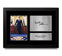 HWC Trading FR A4 Martin Sheen The West Wing Cadeaux Imprimé Signé Autographe Photo pour les fans d’émissions de télévision - A4 Encadré