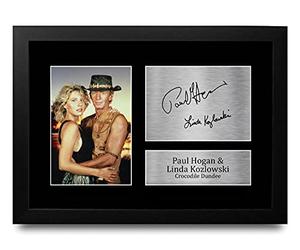 HWC Trading FR A4 Paul Hogan & Linda Kozlowski Crocodile Dundee Cadeaux Imprimé Signé Autographe Photo pour les fans de cinéma - A4 Encadré