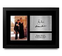 HWC Trading FR A4 Roger Moore & Barbara Bach James Bond The Spy Who Loved Me Cadeaux Imprimé Signé Autographe Photo pour les fans de cinéma - A4 Encadré