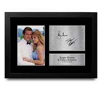 HWC Trading FR A4 Roger Moore & Tanya Roberts James Bond A View To A Kill Cadeaux Imprimé Signé Autographe Photo pour les fans de cinéma - A4 Encadré