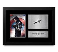HWC Trading FR A4 Sebastian Stan Winter Soldier Bucky Barnes Cadeaux Imprimé Signé Autographe Photo pour les fans de cinéma - A4 Encadré