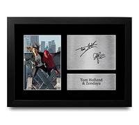 HWC Trading FR A4 Zendaya & Tom Holland Spider-Man MJ Cadeaux Imprimé Signé Autographe Photo pour les fans de cinéma - A4 Encadré
