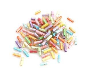 HYTROVE Lot de 50 Capsules à Souhaits en Plastique Papier pour Message, Bouteille Créative et Délicate, pour Anniversaire et Créations DIY pour Garçon et Filles Couleur Couleur Aléatoire