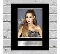 Iconic pics Photo dédicacée et encadrée Ariana Grande 25,4 x 20,3 cm #2