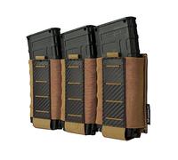 IDOGEAR Pochette Tactique Triple 5,56 mm Pochette de Chargeurs Molle Porte-Chargeur de Fusil avec Plaque en PP à Motifs en Fibre de Carbone pour M4 M14 M16 AR15 (Coyote Brown)