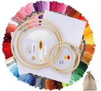 ilauke Fils à Broderie Kit, 100 Color Embroidery Floss Set pour 5 Cercles Bambou, 30 épingles à Coudre, 2 Tissus à Broder Aida et kit d'outils de Point de Croix, avec Sacs en Jute