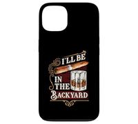 I'll Be in The Backyard Funny Cigar and Bourbon Whisky Coque pour iPhone 13