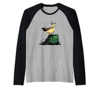 Illustration de Canard Chevalier héroïque dans Une Cape et Un Casque à Plumes Manche Raglan