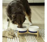 Ilyapa Gamelles en céramique pour chien - Support surélevé pour animal de compagnie de taille moyenne avec nourriture et eau surélevées - Double bols bleus de 15,2 cm, 800 ml et support en bois de 33