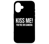 I'm Just Here for The Kiss Cam Show Kiss Me Youre on Camera Coque pour iPhone 16