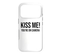 Im Just Here for The Kiss Cam Show Kiss Me Youre on Camera Coque pour iPhone 17 Pro