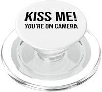 Im Just Here for The Kiss Cam Show Kiss Me Youre on Camera PopSockets PopGrip pour MagSafe