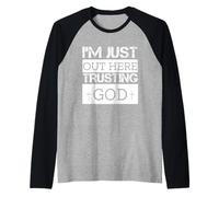 « I'm Just Out Here Trusting God Christian Religiious Saying » Manche Raglan