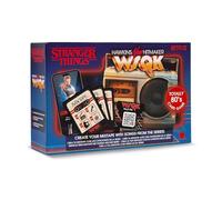 IMC Toys Stranger Things Hawkins HITMAKER Jeux de Cartes Jeu De Cartes Inspiré De La Série Stranger Things : Scanne, Devine, Complète Ta Mixtape des Années 80... Et Gagne La Partie !