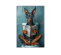 Impression sur toile représentant un chien Dobermann assis sur une petite toilette, portant des lunettes, lisant un journal - Art mural pour décoration de chambre à coucher - 40 x 60 cm sans cadre -