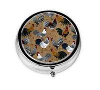 Imprimé coq et poulet. Cette petite boîte à pilules ronde imprimée est un organisateur portable de pilules et de vitamines, parfait pour les poches, les sacs à main et les voyages.