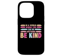 in A World Where You Can Be Anything Be Kind T-Shirt Coque pour iPhone 14 Pro
