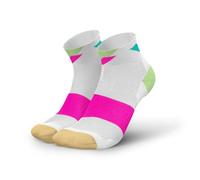 INCYLENCE Paire de chaussettes de course courtes Ultralight pour homme et femme avec compression légère, Strikes Short Blanc/Rose, Taille 43-46