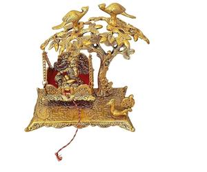 INDACORIFY Belle balançoire Kanha avec bébé Krishna en métal Laddu Gopal Swing Berceau Krishna Swing Metal Idol Sculpture Home Decor House Warming Gift